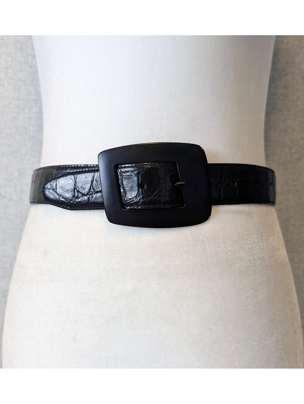 Vintage croc embossed leather belt w/ matte black irregular buckle - Size S